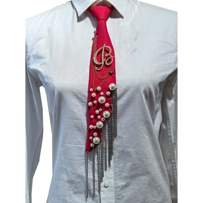 Wholesale Letter B Pearl Brooch Necktie Handmade Faux Pearl Alphabet Pin with Iron Chain Tassel Decorative Polyester Tie for Women (Red)
