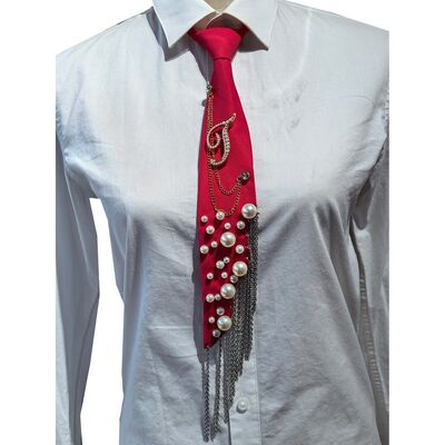 Ingrosso Lettera T Perla Broccia Colletto Fatto a mano Falso Perla Alfabeto Pin con Catena di Ferro Tassel Decorativo Poliestere cravatta per donne (Rosso)