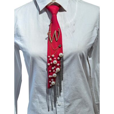Grosso Lettera W Perla Broccia Colletto Fatto a mano Falso Perla Alfabeto Pin con Catena di Ferro Tassel Decorativo Poliestere cravatta per donne (rosso)