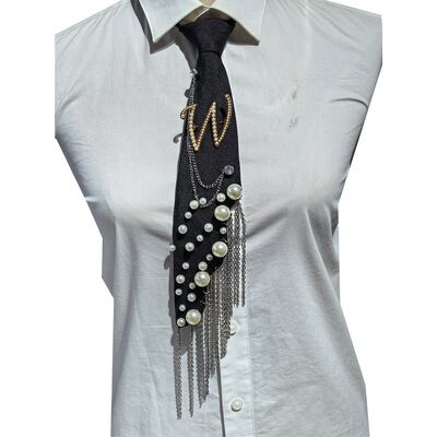 Spilla a forma di lettera W all'ingrosso con nappa in catena di ferro, cravatta decorativa in poliestere fatta a mano con perle finte per donna (Nero)
